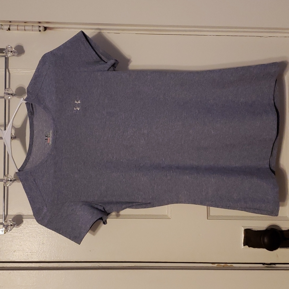 XS Underarmour Heat Gear Top.
